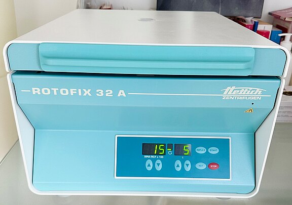 AE1224_Kleinanzeige_Tischzentrifuge_HETTICH_ROTOFIX_32A_Labor__Plasmatherapie_ACP_PRP_2.jpeg  